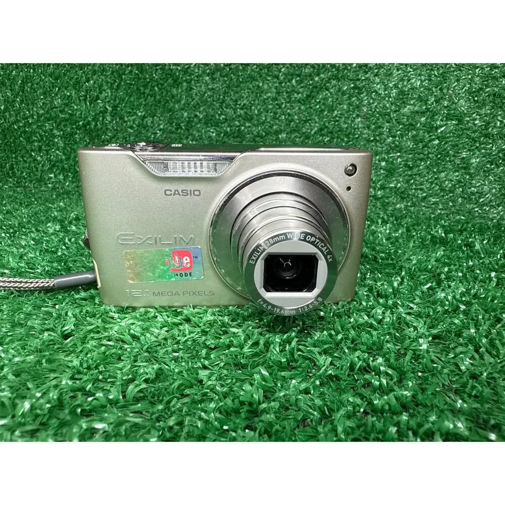 CASIO Exilim EX-Z450 12.1 MP Digital Compact Camera 14 gb SD Card With Charger